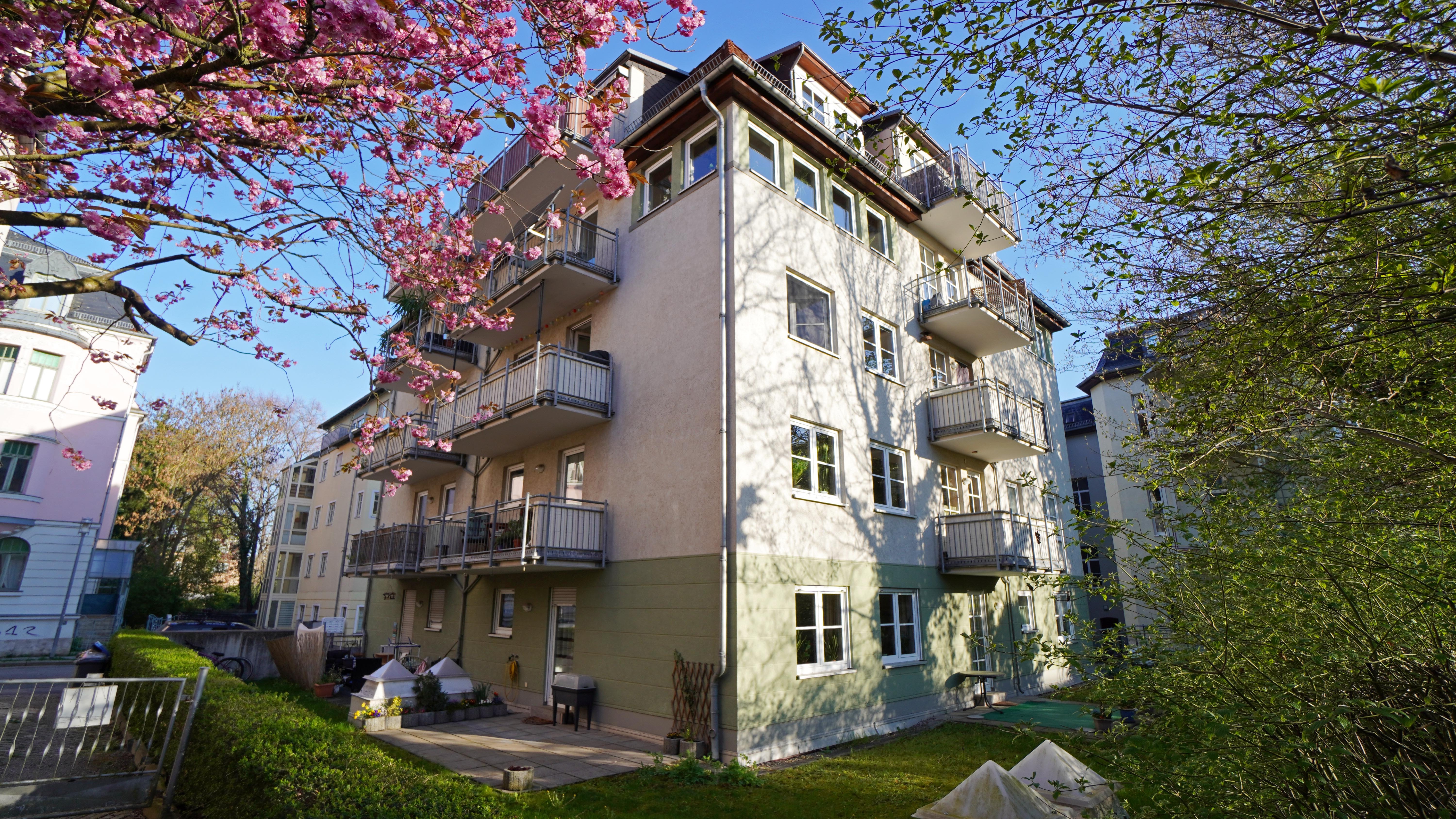 Foto - Die Süd-Ost-Seite des Hauses mit den Balkonen