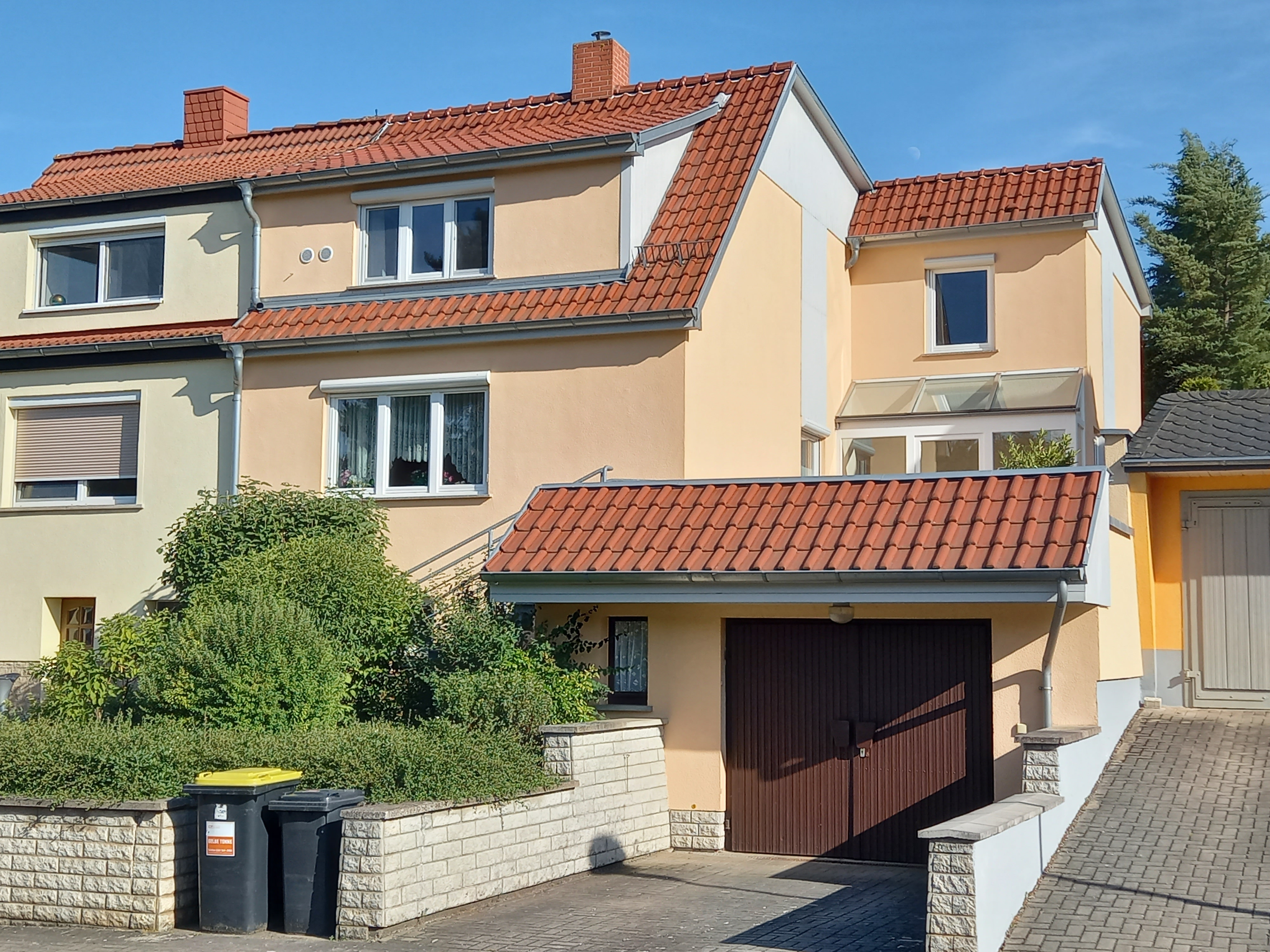 Foto - Gesamtansicht Straßenseitig 3