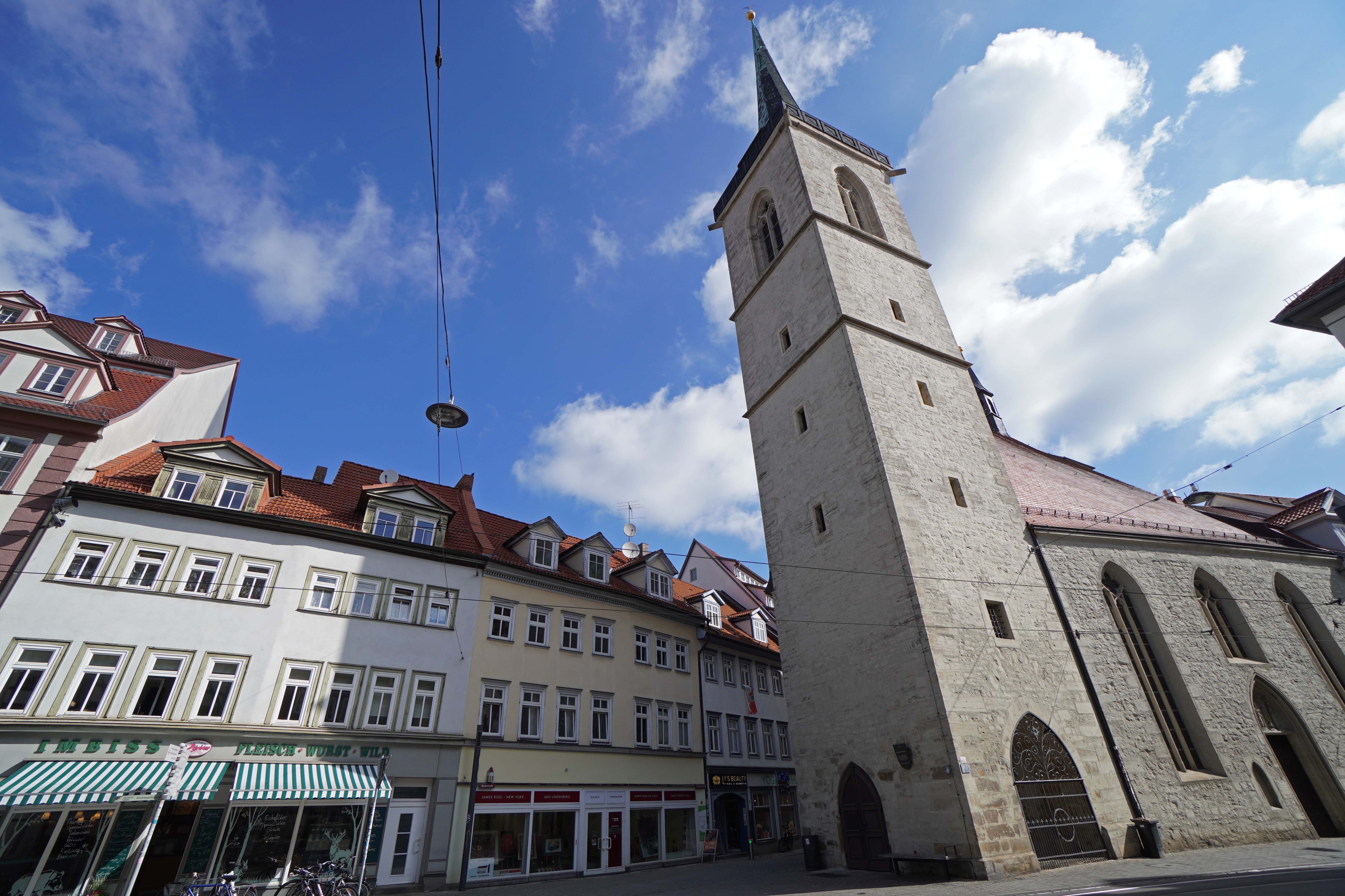 Foto - Lage mitten in der Erfurter Altstadt mit Blick auf die Allerheiligenkirche