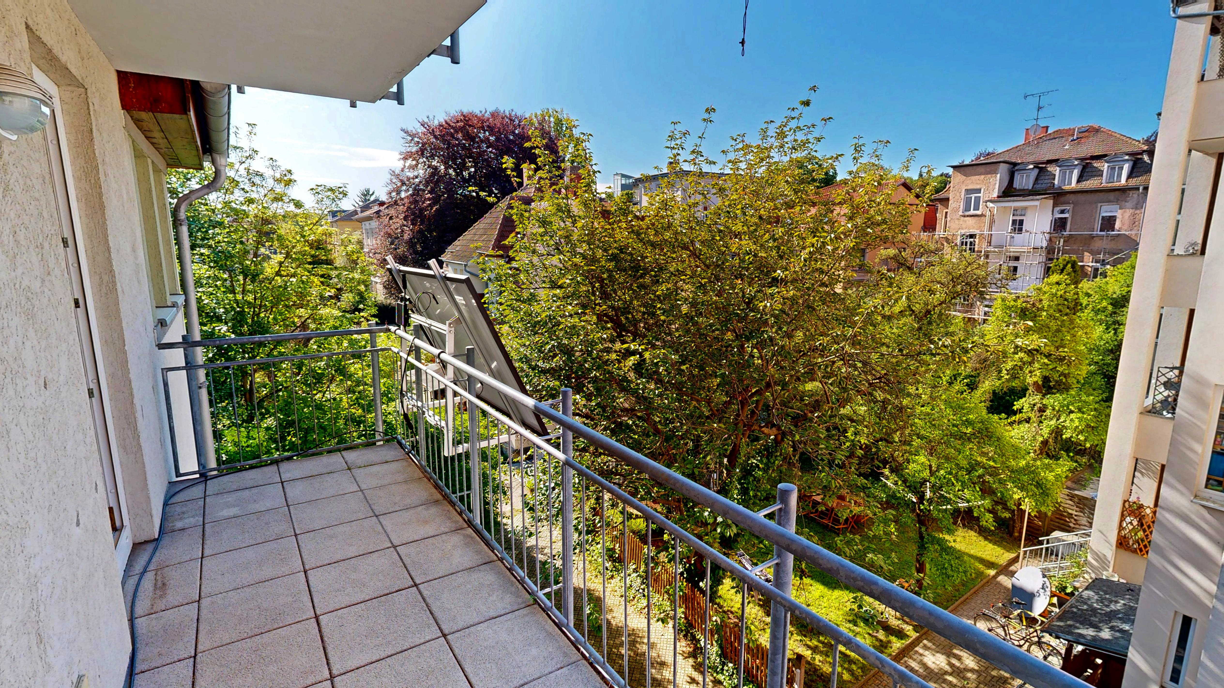 Foto - Auf dem Größeren der beiden Balkone haben Sie fast den ganzen Tag Sonne